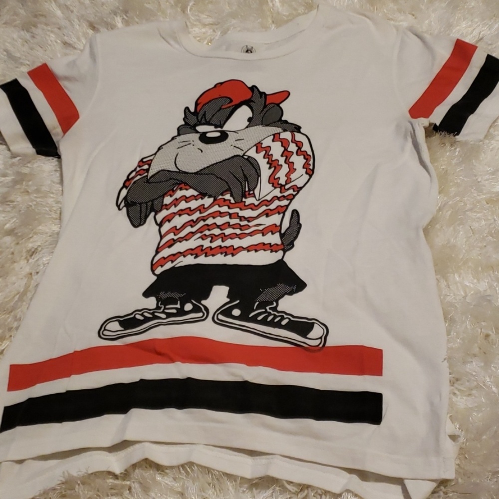 Women's Small size Vintage Taz Lonney Tunes shirt